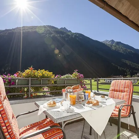 Апартаменти Art Нойштіфт-ім-Штубайталь